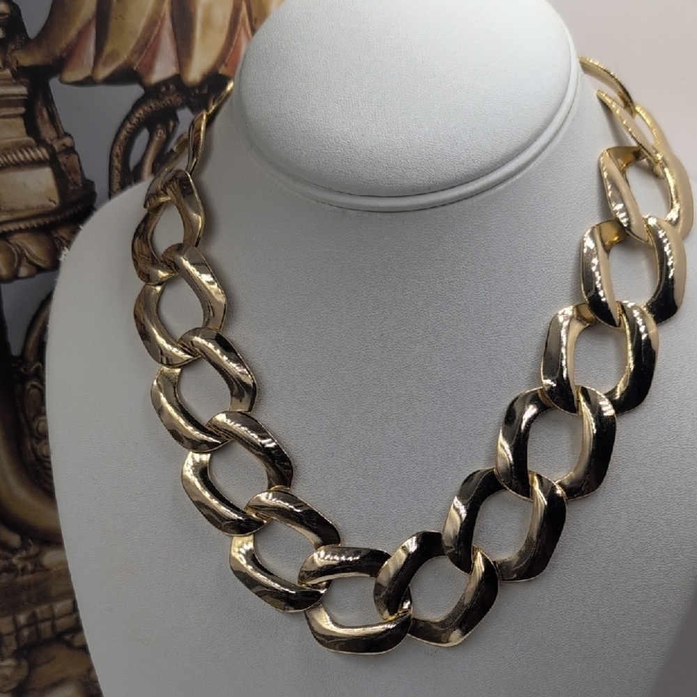 Boutique Goldtone Chain Link Necklace In Excellent Condition - Picture 3 of 6